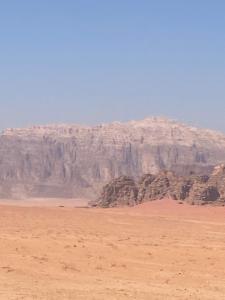 صورة لـ Sunrise Colors Camp Wadi rum في وادي رم