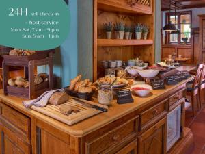 Jídlo v hotelu nebo okolí + 43 fotografií