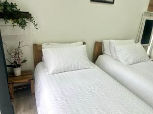 Great Studio near Airport - SUPER HOST 2 YEARS RUNNING!客房内的一张或多张床位