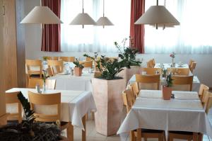 Restoran atau tempat lain untuk makan di Hotel-garni 'Zum Weinkrug'