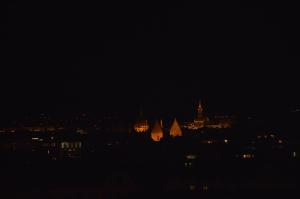 - une vue sur la ville la nuit dans l'établissement The Budapest View Apartment, à Budapest