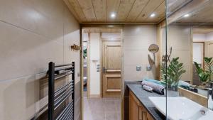a bathroom with a sink and a mirror at Elégant logement, Superbe vue in Champagny-en-Vanoise +40 photos