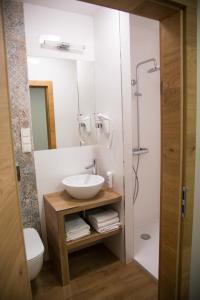 a bathroom with a sink and a shower at Wrzosowa in Kamieńsk