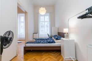 Posteľ alebo postele v izbe v ubytovaní Broadway Apartment Budapest