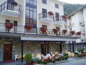 Budova, kde se hotel nachází + 35 fotografií