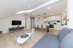 Kuchyňa alebo kuchynka v ubytovaní Family apartments Zadar - Ryanair's September