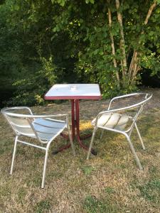 Φωτογραφία από το άλμπουμ του Chambre indépendante privée avec salle de bain σε La Chapelle-dʼAngillon +3 φωτογραφίες