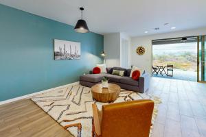 Χώρος καθιστικού στο Verde River Retreat +21 φωτογραφίες