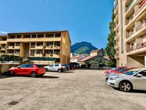 a group of cars parked in a parking lot at Magnifique T2 refait à neuf - Calme & Tout Equipé avec Parking in Grenoble
