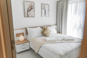 Postel nebo postele na pokoji v ubytování Clever Guest Burj Royale