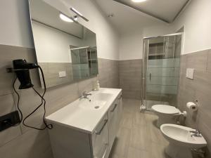 Ein Badezimmer in der Unterkunft Corridoni33 - Immobili e Soluzioni Rent
