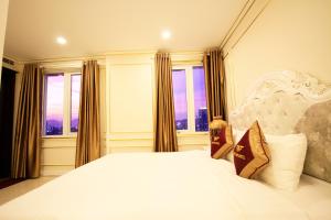 Giường trong phòng chung tại Tuyet Son Hotel (TS Ocean Hotel)