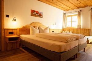 a bedroom with a large bed in a room at Fleckhof in Neustift im Stubaital
