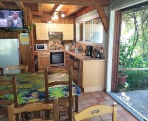a kitchen and dining room with a table and chairs at Au Paradis des 4 Saisons in Héric