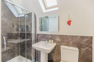 O baie la Lord Galloway 35 with Hot Tub +21 fotografii