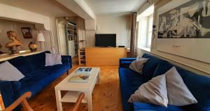 a living room with a blue couch and a table at Vieux-Lyon - Maison Renaissance in Lyon