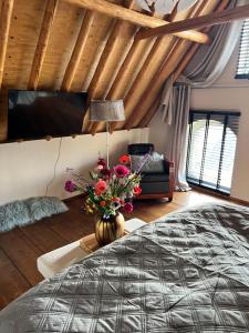 La Dolce Vita Suites客房内的一张或多张床位