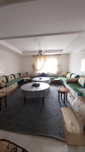 Posezení v ubytování Annour Luxurious & Large apartment in Oujda Centre