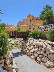 a stone wall in front of a building at Bienvenido a tu habitacion in Málaga