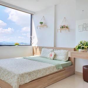 Un pat sau paturi într-o cameră la Mô Tê Huế Homestay