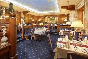 En restaurant eller et andet spisested på Hotel Schlosskrone