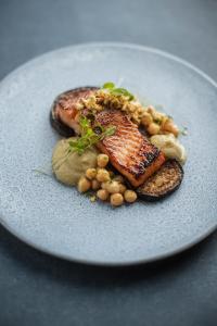 a blue plate with a piece of meat and vegetables at Posthorn in Ühlingen-Birkendorf