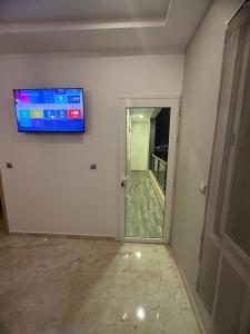 TV a/nebo společenská místnost v ubytování appartement à oujda