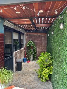 an outdoor patio with a brick wall and a wooden ceiling at Casa Deluxe Celaya in Celaya