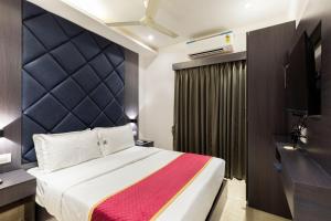 Postel nebo postele na pokoji v ubytování O Rooms Near Mumbai international Airport