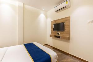 TV a/nebo společenská místnost v ubytování O Rooms Near Mumbai international Airport