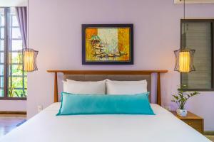 Postel nebo postele na pokoji v ubytování Homeland Villa Hoi An