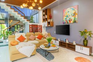 TV a/nebo společenská místnost v ubytování Homeland Villa Hoi An