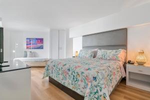 Кровать или кровати в номере Avi Lux Stay