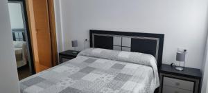 Ένα ή περισσότερα κρεβάτια σε δωμάτιο στο BARREIROS RUA Vila