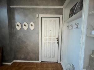 a room with a white door and a gray wall at Casa Rossa in San Leonardo