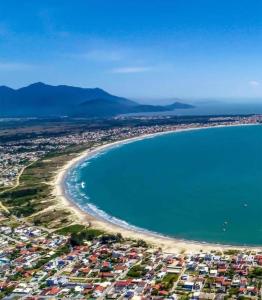 an aerial view of a beach and the ocean at Gênesis Beach Hostel! Quartos compartilhados e privativos na Pinheira in Palhoça