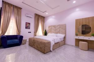 Llit o llits en una habitació de Rhema Apartments