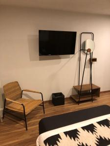 TV a/nebo společenská místnost v ubytování Casa Tlaxcalli by Beddo Hoteles
