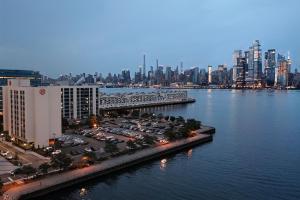 Nespecifikovaný výhled na destinaci Weehawken nebo výhled na město při pohledu z hotelu