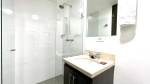 Bilik mandi di Apartamento moderno en conquistadores, excelente ubicación