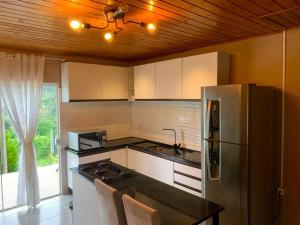 Köök või kööginurk majutusasutuses Chalé com hidro e vista (insta @altodamontanhars)