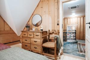 Posteľ alebo postele v izbe v ubytovaní Villa Swiss na wyłączność - jacuzzi, sauna, bilard