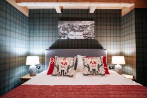 Posteľ alebo postele v izbe v ubytovaní Villa Swiss na wyłączność - jacuzzi, sauna, bilard
