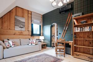 Posedenie v ubytovaní Villa Swiss na wyłączność - jacuzzi, sauna, bilard