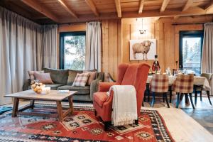 Posedenie v ubytovaní Villa Swiss na wyłączność - jacuzzi, sauna, bilard