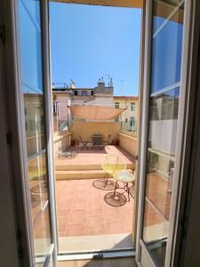 AMAZING STUDIO - GRANDE TERRASSE - COEUR DE VILLE - WIFI - AC