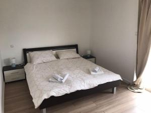 a bedroom with a bed with two towels on it at Apartman DE in Velika Gorica