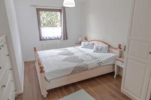 Postel nebo postele na pokoji v ubytování Ferienwohnung Kellerwald