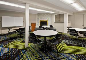 Viðskiptasvæði og/eða fundarherbergi á Magnuson Hotel Detroit Airport