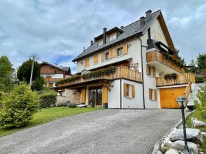 a large house with a driveway in front of it at Casa Samantha a Sant'Anna di Tambre BL in Tambre dʼAlpago